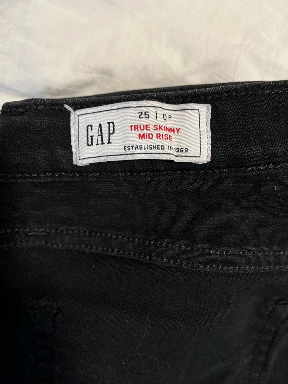 GAP True Skinny Mid Rise Jeans - Black